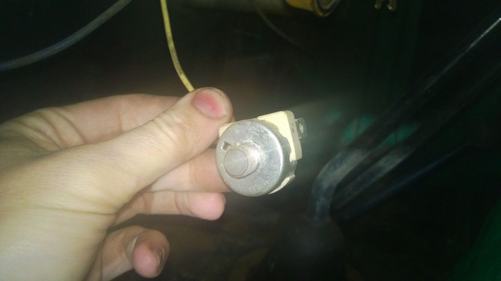 Fuel gauge pegs out on full? And amp light inop? ECJ5